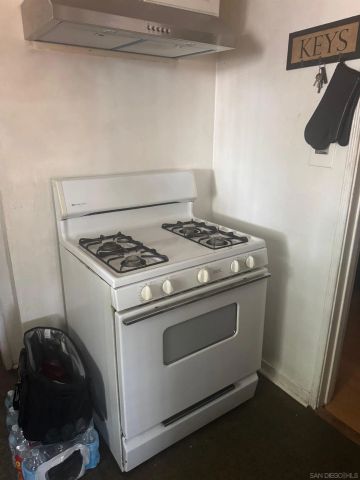 800 W 99th Street, Los Angeles, CA 90044