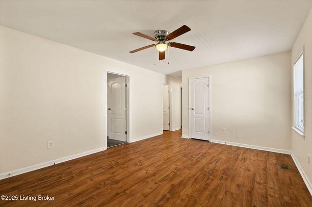 6504 Jennifer Valley Way, Louisville, KY 40258