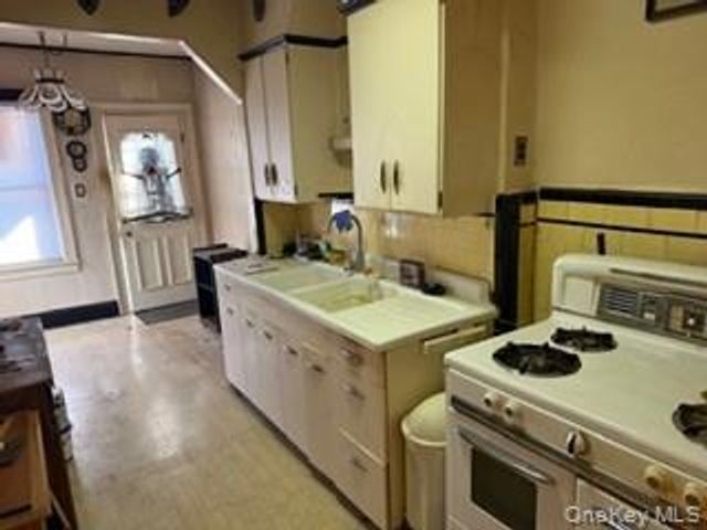 6333 83rd Street, Middle Village, NY 11379