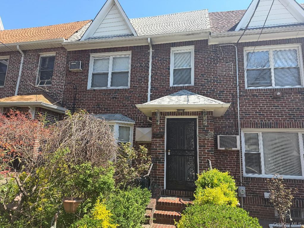 6333 83rd Street, Middle Village, NY 11379