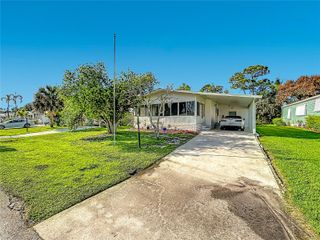 8227 Cinnamon Ln, Port St. Lucie, FL 34952