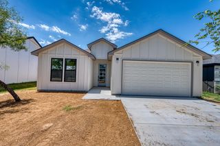 650 Birch LN, Cottonwood Shores, TX 78657