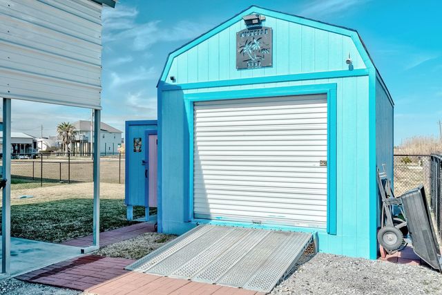 1765 Croaker Lane, Crystal Beach, TX 77650