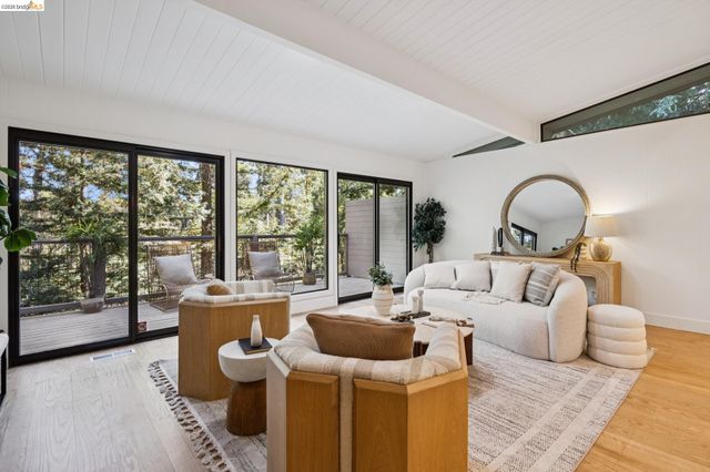 7101 Pinehaven Rd, Oakland, CA 94611