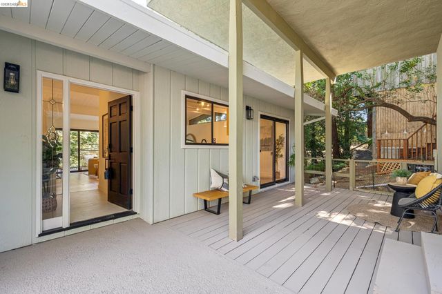 7101 Pinehaven Rd, Oakland, CA 94611