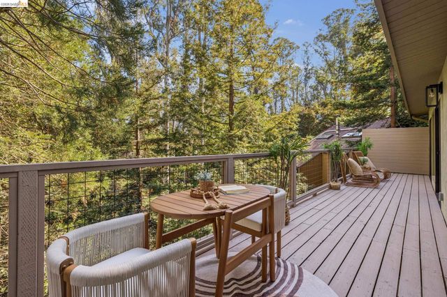 7101 Pinehaven Rd, Oakland, CA 94611