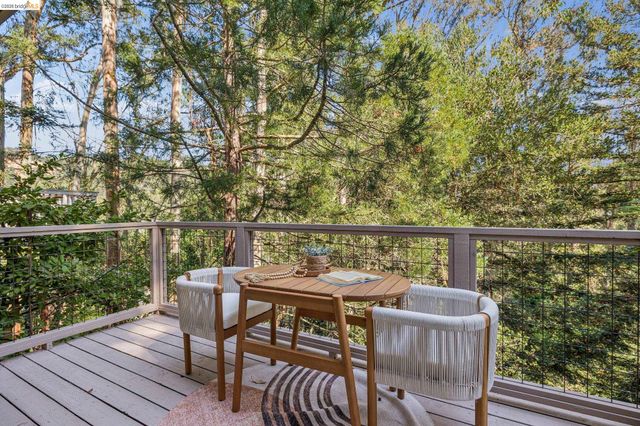 7101 Pinehaven Rd, Oakland, CA 94611