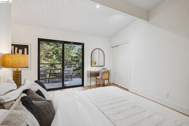 7101 Pinehaven Rd, Oakland, CA 94611