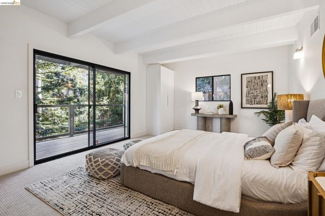 7101 Pinehaven Rd, Oakland, CA 94611