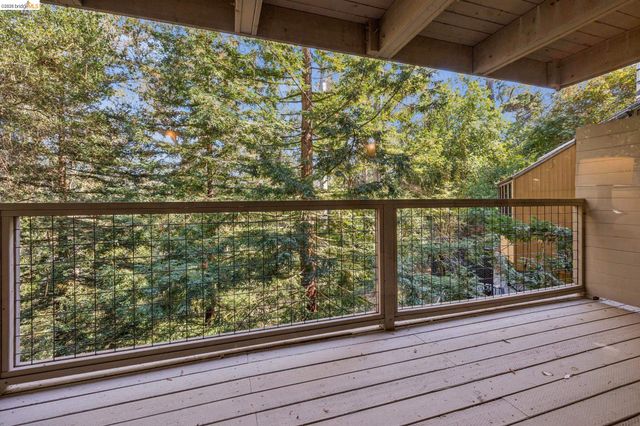 7101 Pinehaven Rd, Oakland, CA 94611