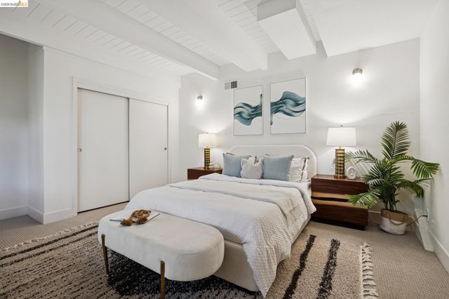 7101 Pinehaven Rd, Oakland, CA 94611