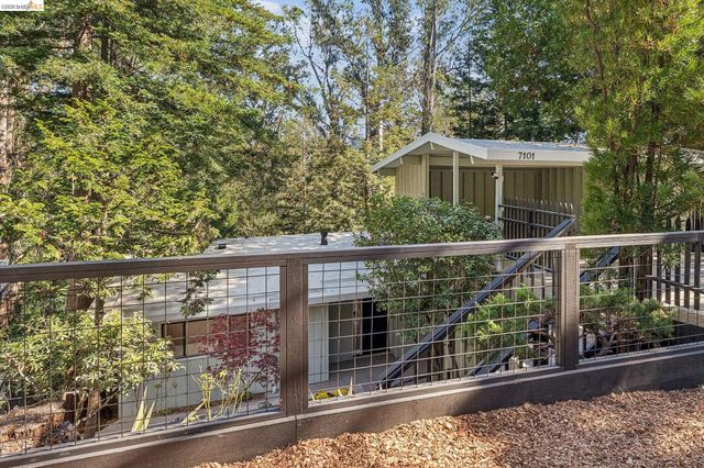 7101 Pinehaven Rd, Oakland, CA 94611