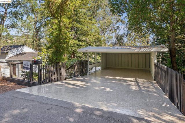 7101 Pinehaven Rd, Oakland, CA 94611