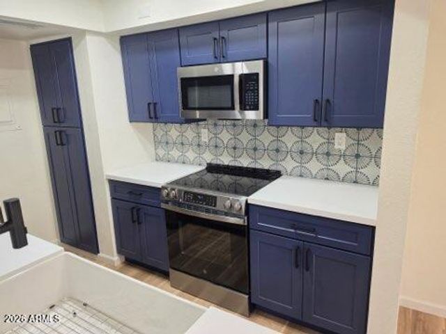 712 E EUGIE Avenue, Phoenix, AZ 85022
