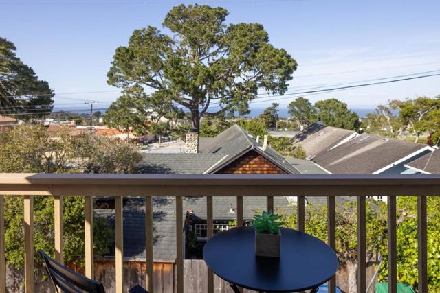 917 Fountain Avenue, Pacific Grove, CA 93950
