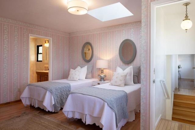 917 Fountain Avenue, Pacific Grove, CA 93950