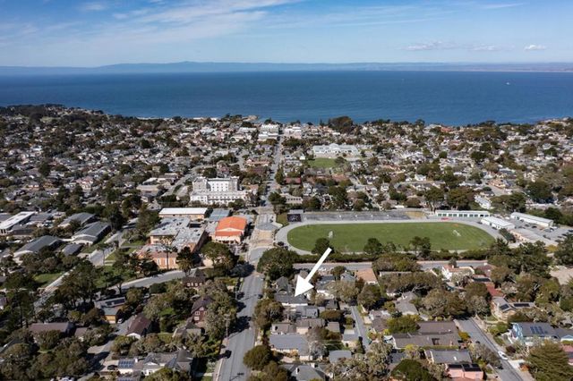 917 Fountain Avenue, Pacific Grove, CA 93950