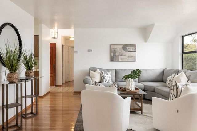 917 Fountain Avenue, Pacific Grove, CA 93950