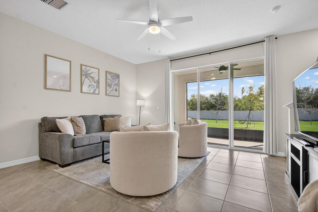 Image 13 of property listing at 350 MANGROVE SHADE CIRCLE, Apollo Beach, FL 33572