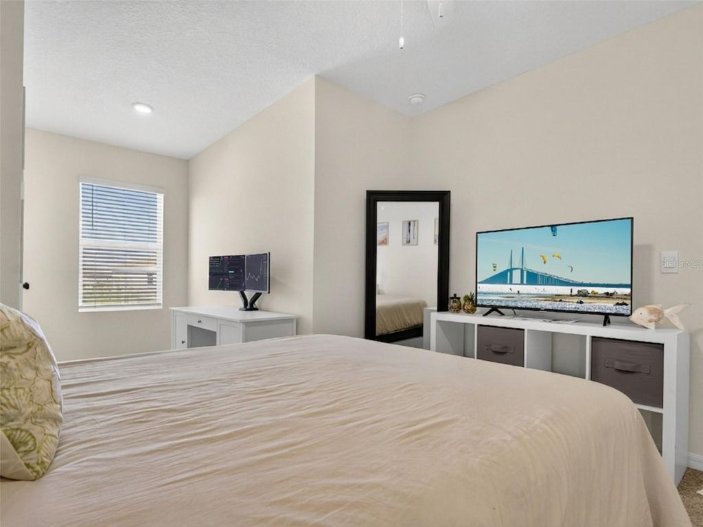 Image 20 of property listing at 350 MANGROVE SHADE CIRCLE, Apollo Beach, FL 33572