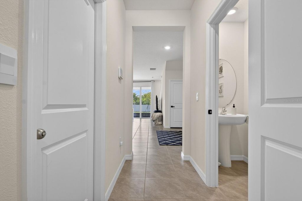 Image 3 of property listing at 350 MANGROVE SHADE CIRCLE, Apollo Beach, FL 33572