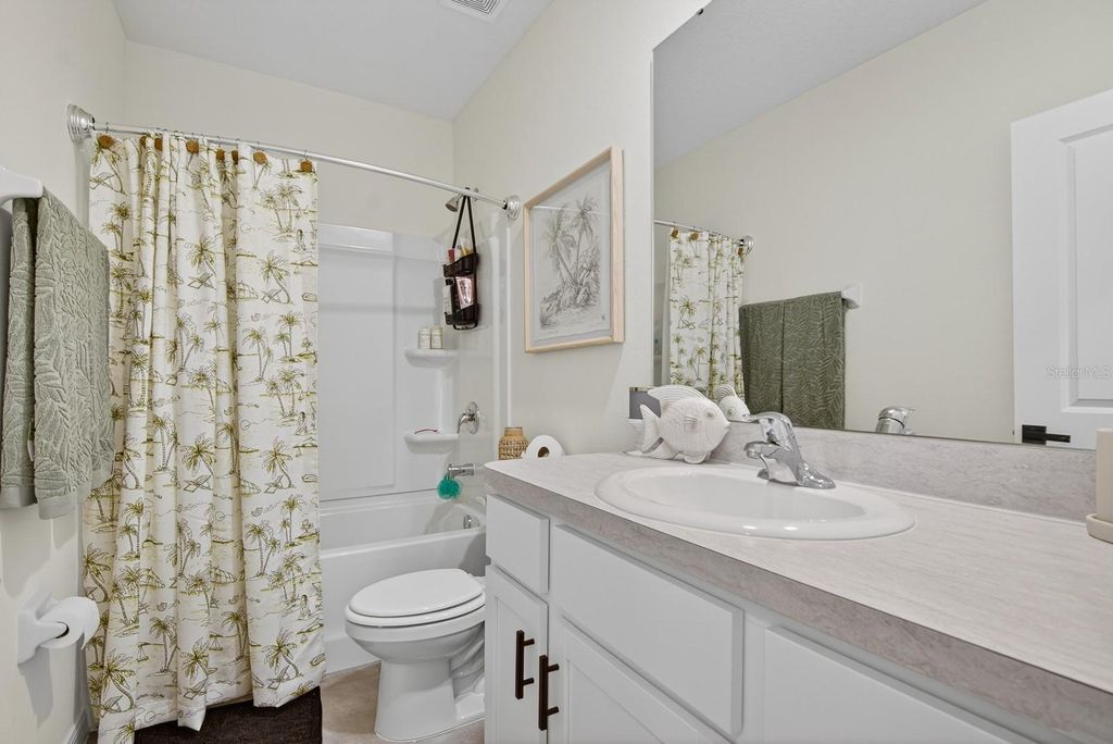 Image 21 of property listing at 350 MANGROVE SHADE CIRCLE, Apollo Beach, FL 33572