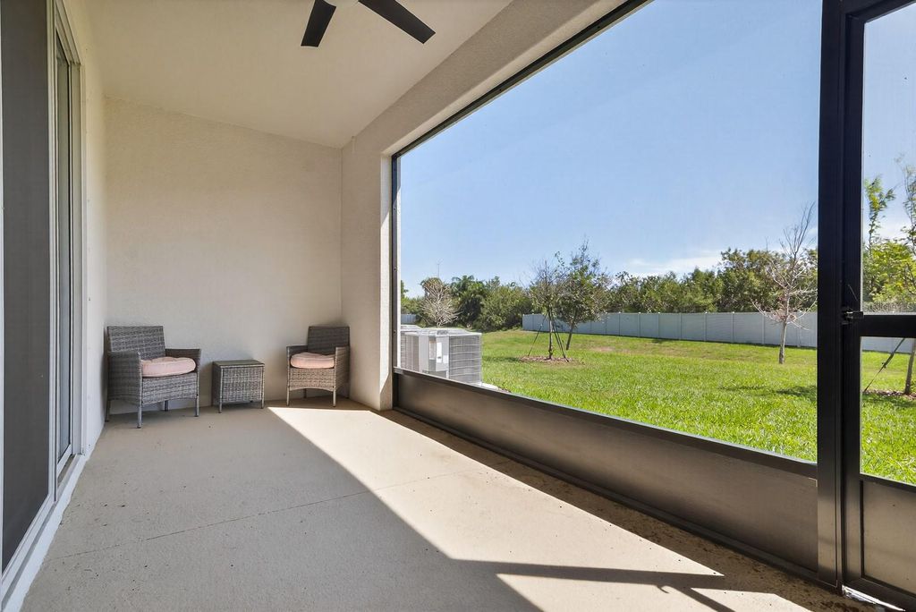 Image 25 of property listing at 350 MANGROVE SHADE CIRCLE, Apollo Beach, FL 33572