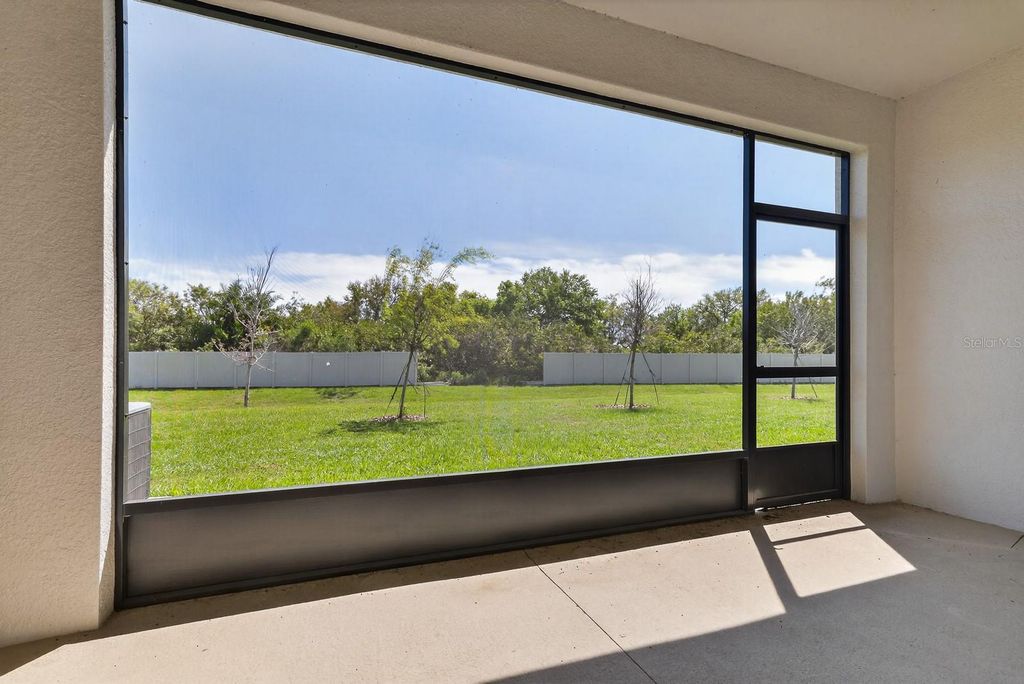 Image 27 of property listing at 350 MANGROVE SHADE CIRCLE, Apollo Beach, FL 33572