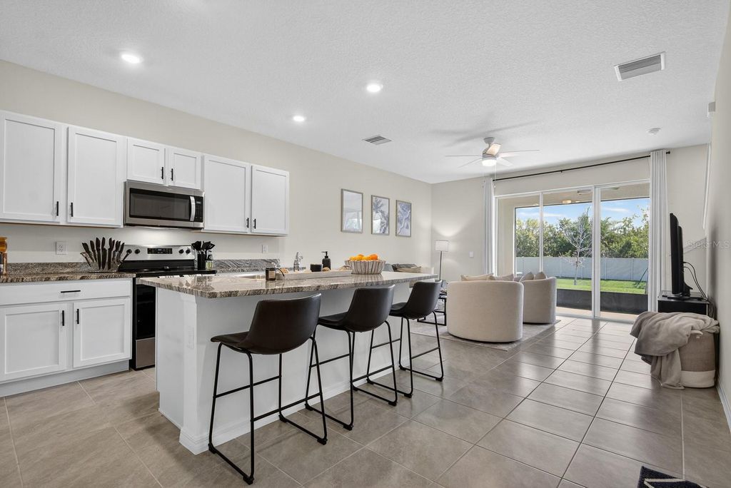 Image 4 of property listing at 350 MANGROVE SHADE CIRCLE, Apollo Beach, FL 33572