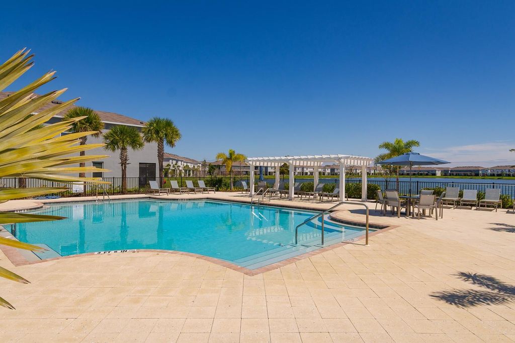 Image 34 of property listing at 350 MANGROVE SHADE CIRCLE, Apollo Beach, FL 33572