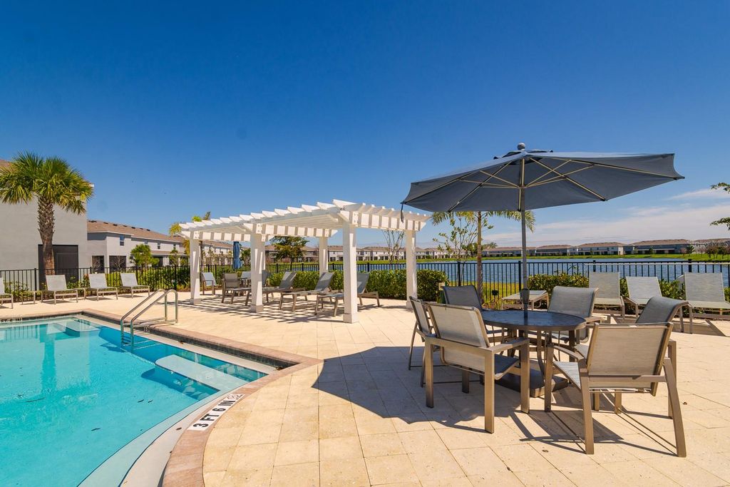 Image 36 of property listing at 350 MANGROVE SHADE CIRCLE, Apollo Beach, FL 33572