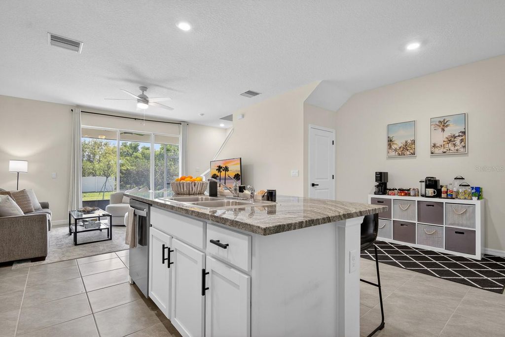 Image 9 of property listing at 350 MANGROVE SHADE CIRCLE, Apollo Beach, FL 33572