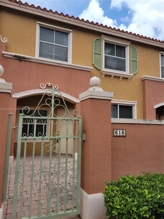 618 SW 106 Avenue 1511, Pembroke Pines, FL 33025