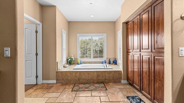 10271 Clover, Hesperia, CA 92344