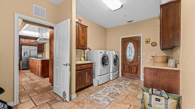 10271 Clover, Hesperia, CA 92344