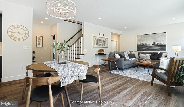 2223 S AUTUMN CHASE DR, Mechanicsburg, PA 17055