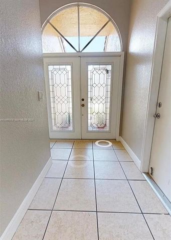 14001 Oak Ridge Dr, Davie, FL 33325