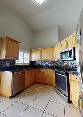 14001 Oak Ridge Dr, Davie, FL 33325