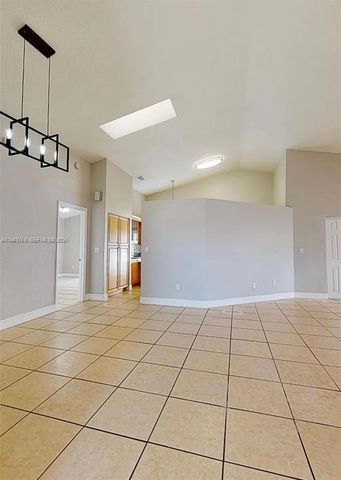 14001 Oak Ridge Dr, Davie, FL 33325