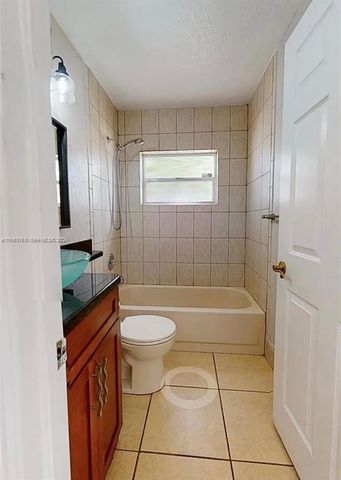 14001 Oak Ridge Dr, Davie, FL 33325