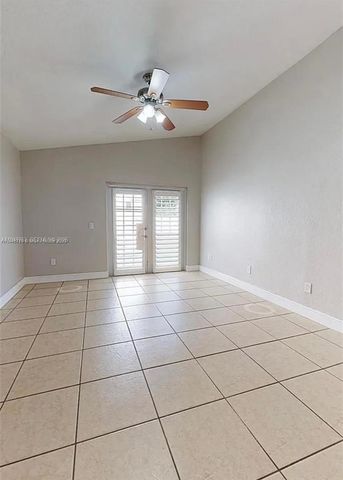 14001 Oak Ridge Dr, Davie, FL 33325