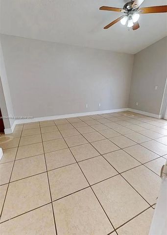 14001 Oak Ridge Dr, Davie, FL 33325