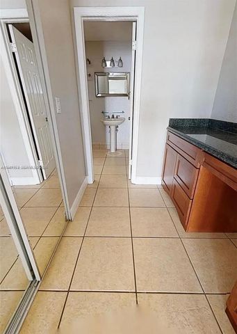 14001 Oak Ridge Dr, Davie, FL 33325