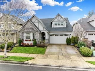 422 TURNBERRY Ave, Woodburn, OR 97071