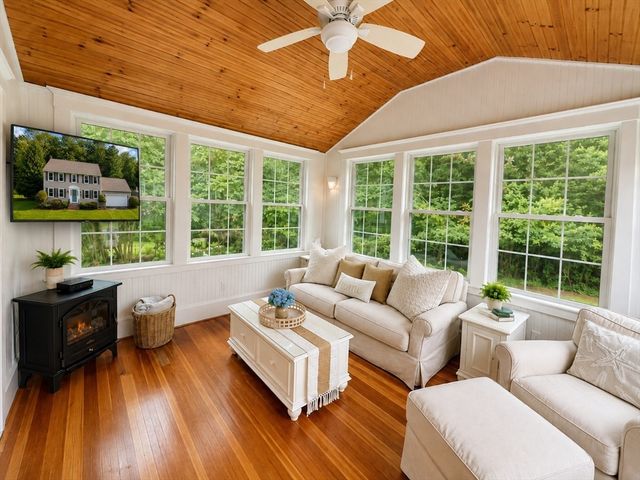 239 Presidential Dr, Abington, MA 02351