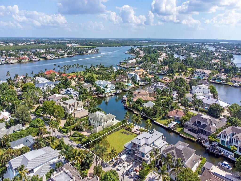 688 21st AVE S, NAPLES, FL 34102 — exterior