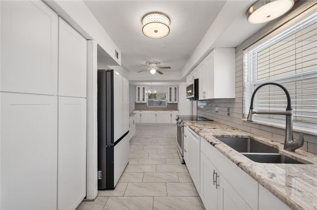 528 S LARRY CIRCLE, Brandon, FL 33511