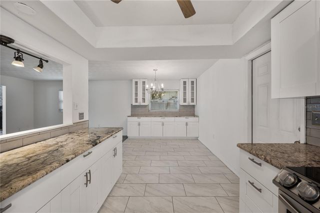 528 S LARRY CIRCLE, Brandon, FL 33511