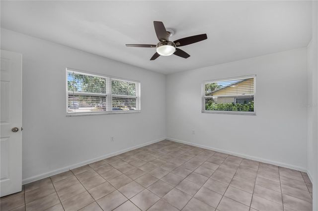 528 S LARRY CIRCLE, Brandon, FL 33511