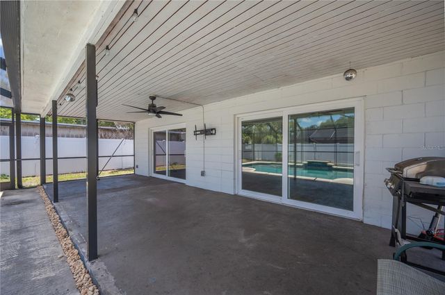 528 S LARRY CIRCLE, Brandon, FL 33511